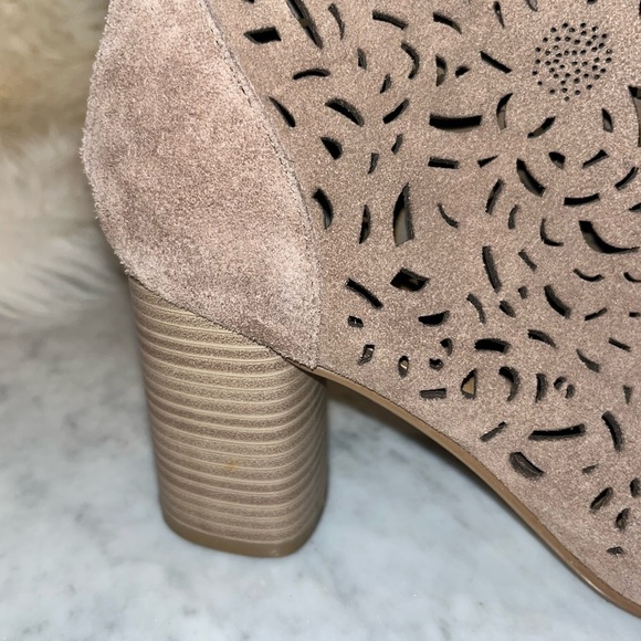 NEW! American Rag Womens Glia Suede Perforated Shooties, Various Sizes - Picture 7 of 13